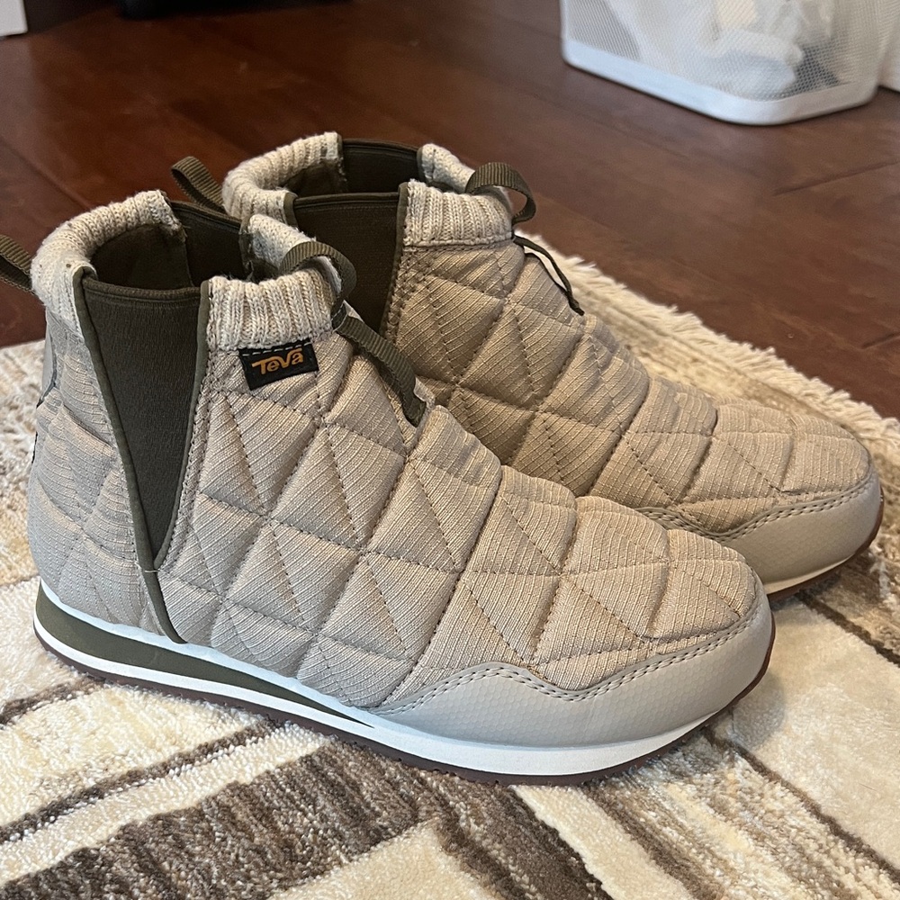 Teva Women’s Quilted Beige Slip-On Sneakers